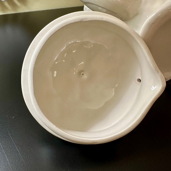 VINTAGE, CROWN DORSET, WHITE TEAPOT WITH PURPLE PANSIES & GOLD TRIM. - Picture 8 of 16